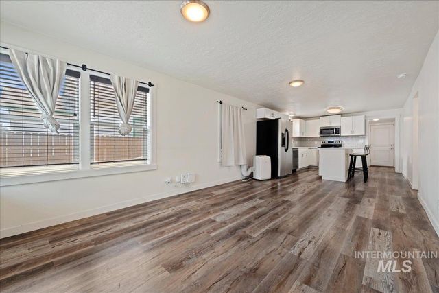 820 E Elgin St, Caldwell, ID 83605