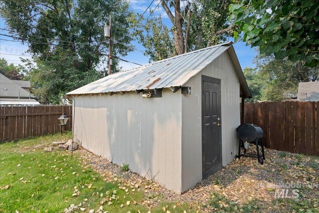 820 E Elgin St, Caldwell, ID 83605