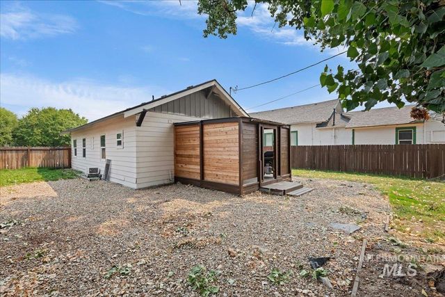 820 E Elgin St, Caldwell, ID 83605
