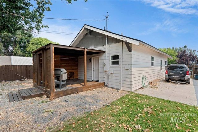 820 E Elgin St, Caldwell, ID 83605
