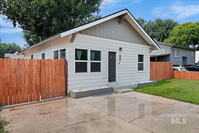 820 E Elgin St, Caldwell, ID 83605