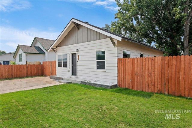 820 E Elgin St, Caldwell, ID 83605