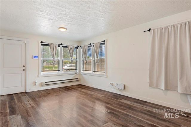 820 E Elgin St, Caldwell, ID 83605