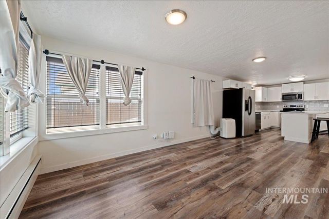 820 E Elgin St, Caldwell, ID 83605