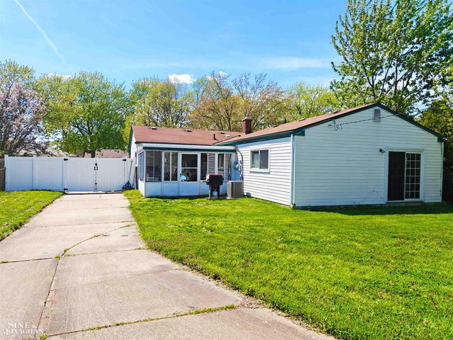 28300 Roy Boulevard, St Clair Shores, MI 48081
