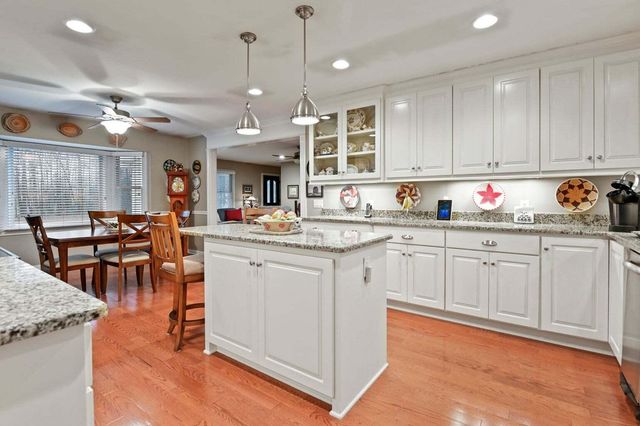 302 Summerset Lane, Summerville, SC 29483