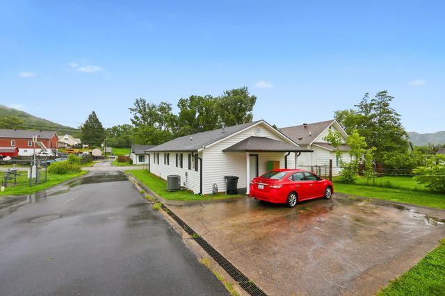 153 S Madison Avenue, Irvine, KY 40336