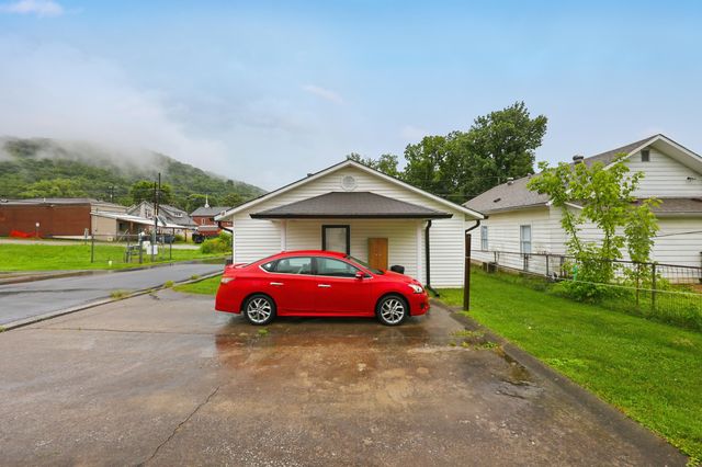 153 S Madison Avenue, Irvine, KY 40336