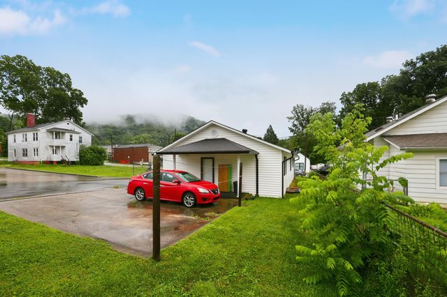 153 S Madison Avenue, Irvine, KY 40336