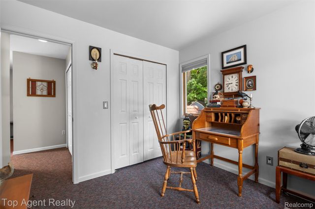 312 Beach Drive, Oakland Charter Township, MI 48363