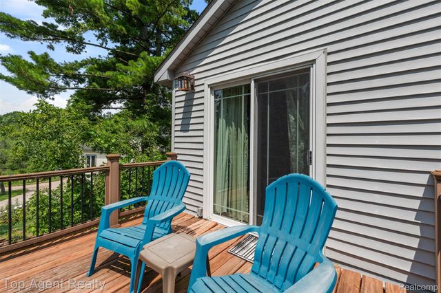 312 Beach Drive, Oakland Charter Township, MI 48363