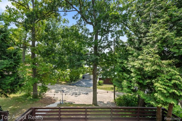 312 Beach Drive, Oakland Charter Township, MI 48363