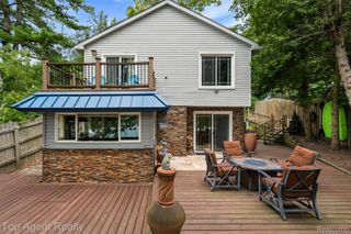 312 Beach Drive, Oakland Charter Township, MI 48363