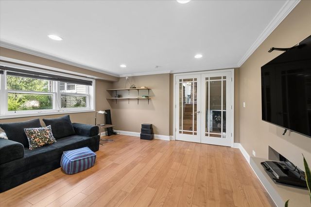 725 Buffalo Circle, Carol Stream, IL 60188