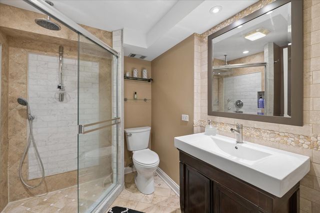 725 Buffalo Circle, Carol Stream, IL 60188