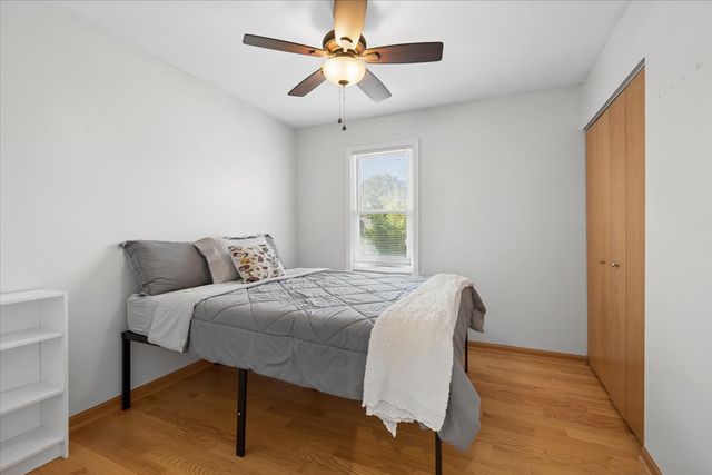 725 Buffalo Circle, Carol Stream, IL 60188