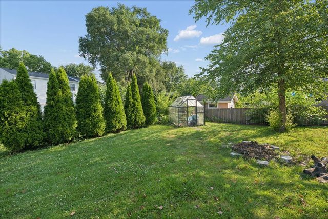 725 Buffalo Circle, Carol Stream, IL 60188