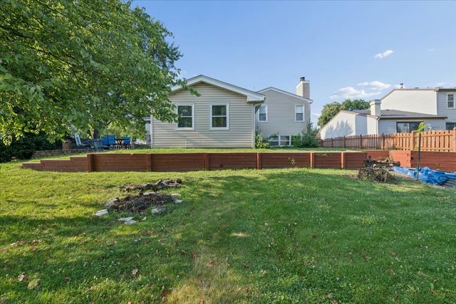 725 Buffalo Circle, Carol Stream, IL 60188
