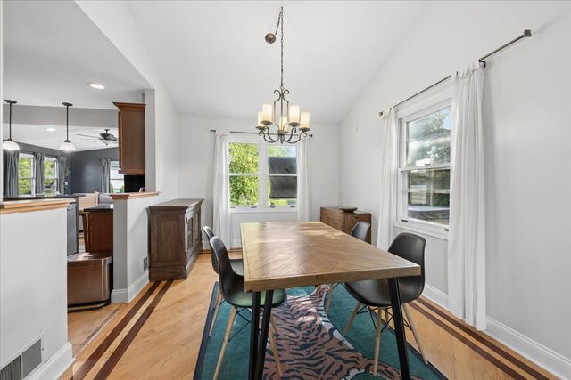 725 Buffalo Circle, Carol Stream, IL 60188