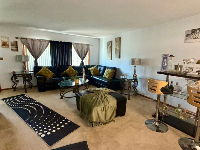 1895 Birch Street, Des Plaines, IL 60018