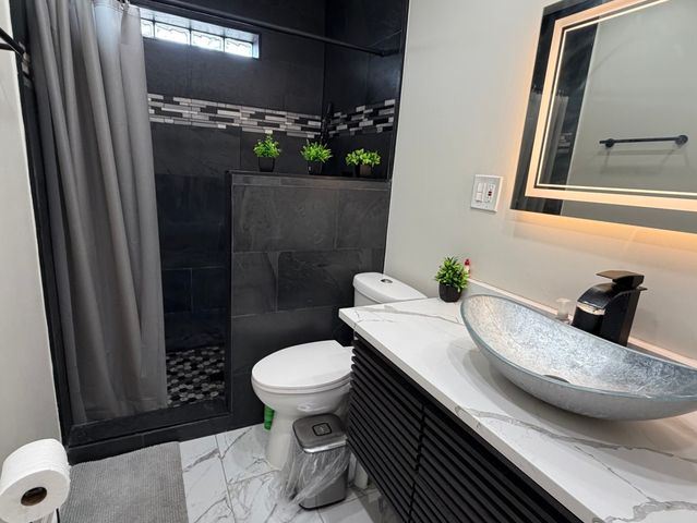 1895 Birch Street, Des Plaines, IL 60018