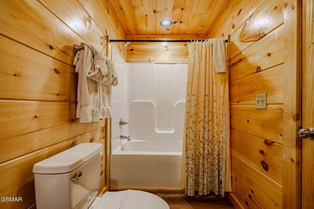 825 String Run Way Street, Pigeon Forge, TN 37863