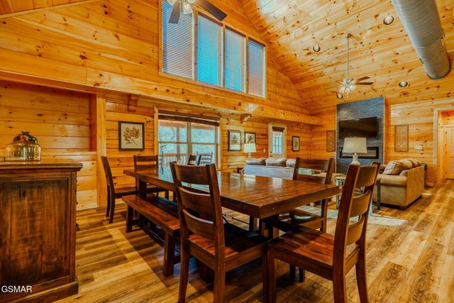 825 String Run Way Street, Pigeon Forge, TN 37863