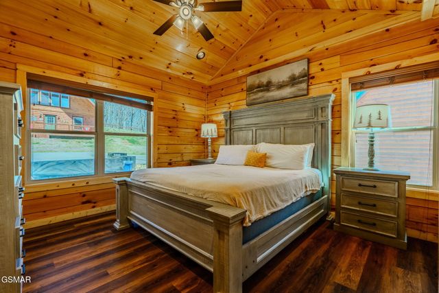 825 String Run Way Street, Pigeon Forge, TN 37863