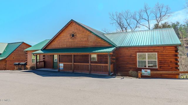 825 String Run Way Street, Pigeon Forge, TN 37863