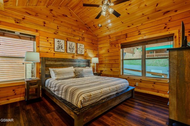 825 String Run Way Street, Pigeon Forge, TN 37863