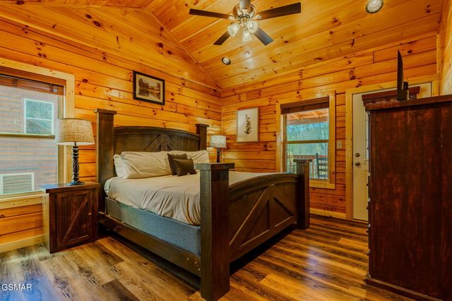 825 String Run Way Street, Pigeon Forge, TN 37863