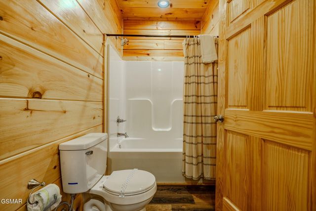 825 String Run Way Street, Pigeon Forge, TN 37863