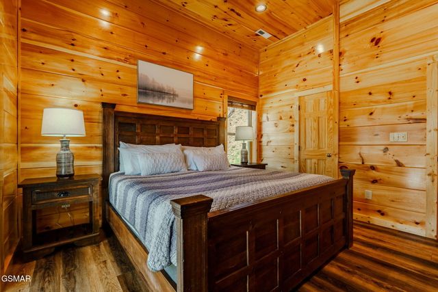 825 String Run Way Street, Pigeon Forge, TN 37863