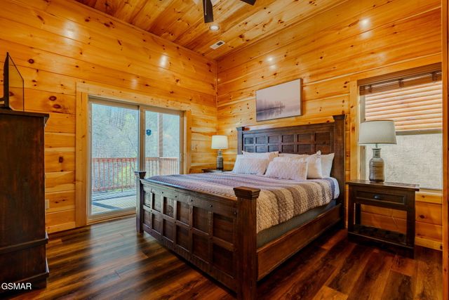 825 String Run Way Street, Pigeon Forge, TN 37863