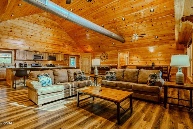 825 String Run Way Street, Pigeon Forge, TN 37863