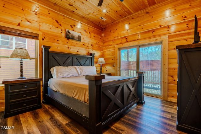 825 String Run Way Street, Pigeon Forge, TN 37863