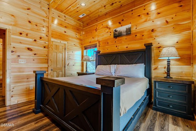 825 String Run Way Street, Pigeon Forge, TN 37863