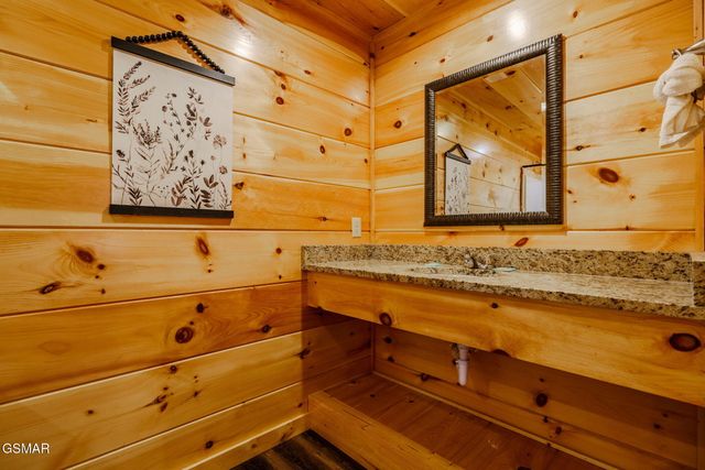 825 String Run Way Street, Pigeon Forge, TN 37863