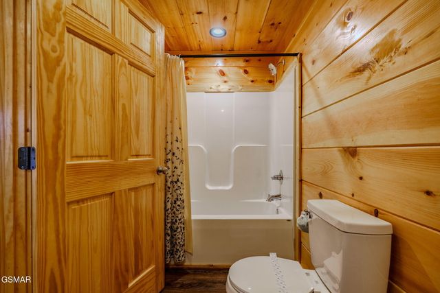 825 String Run Way Street, Pigeon Forge, TN 37863