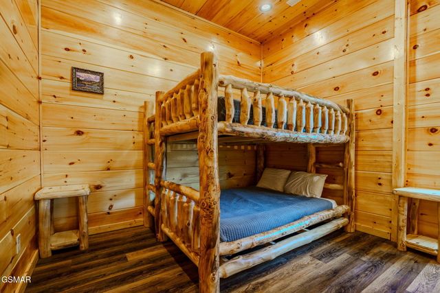 825 String Run Way Street, Pigeon Forge, TN 37863