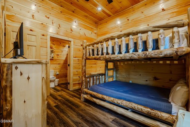 825 String Run Way Street, Pigeon Forge, TN 37863