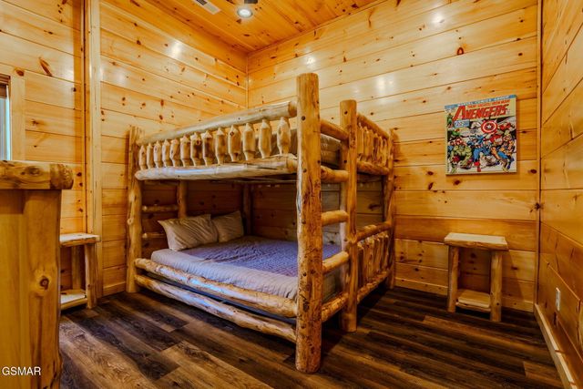 825 String Run Way Street, Pigeon Forge, TN 37863