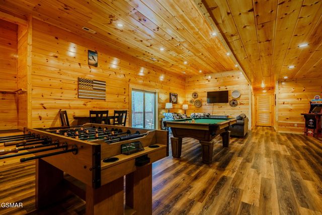 825 String Run Way Street, Pigeon Forge, TN 37863