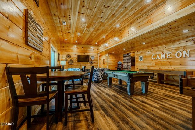 825 String Run Way Street, Pigeon Forge, TN 37863