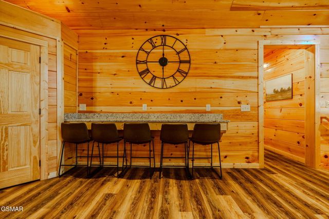 825 String Run Way Street, Pigeon Forge, TN 37863