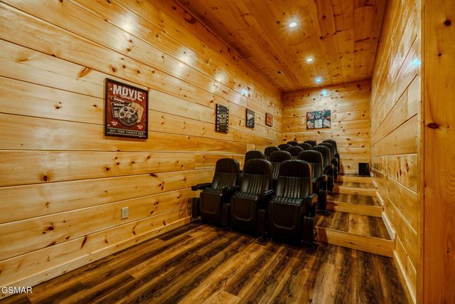 825 String Run Way Street, Pigeon Forge, TN 37863