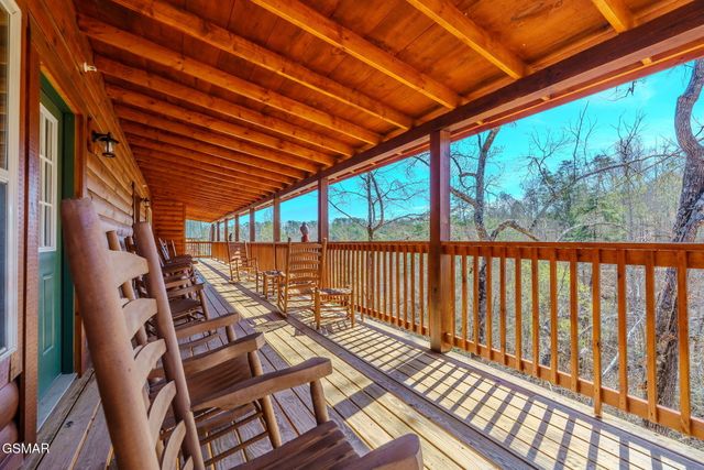 825 String Run Way Street, Pigeon Forge, TN 37863