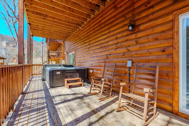 825 String Run Way Street, Pigeon Forge, TN 37863