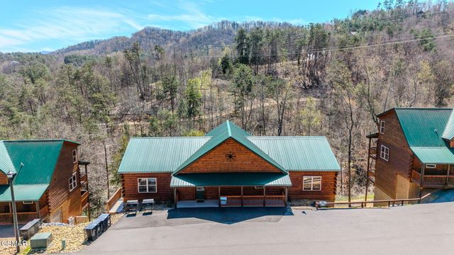 825 String Run Way Street, Pigeon Forge, TN 37863