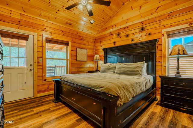 825 String Run Way Street, Pigeon Forge, TN 37863